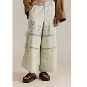 Free People We The Free Daybreaks Jeans.  Light.  Oversized.  Size S, fits large